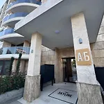 Luxury Sea View With Access - Parking & Heated Pool Varna
