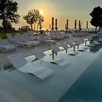 Appartement Luxury Sea View With Access - Parking & Heated Pool Varna