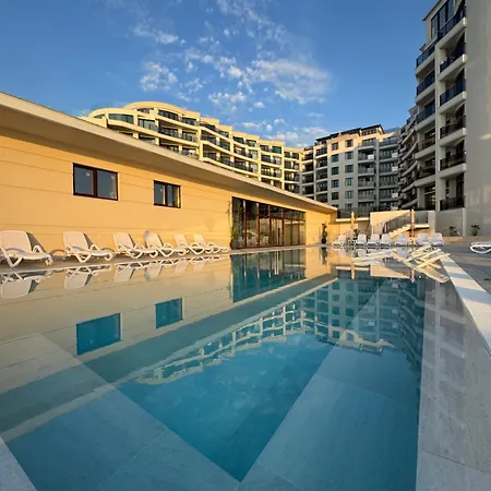 Luxury Sea View With Access - Parking & Heated Pool Apartment