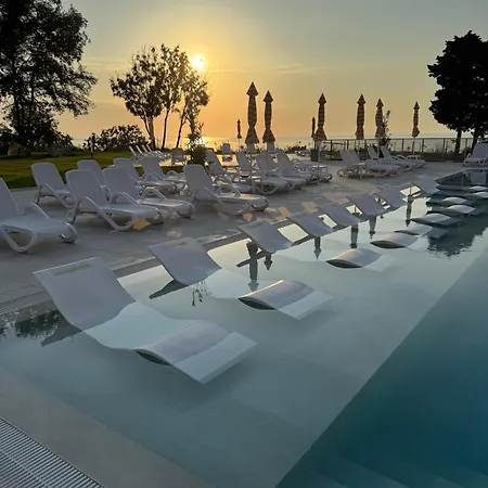 Apartment Luxury Sea View With Access - Parking & Heated Pool Warna
