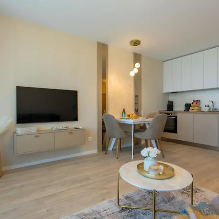 Luxury Sea View With Access - Parking & Heated Pool Warna